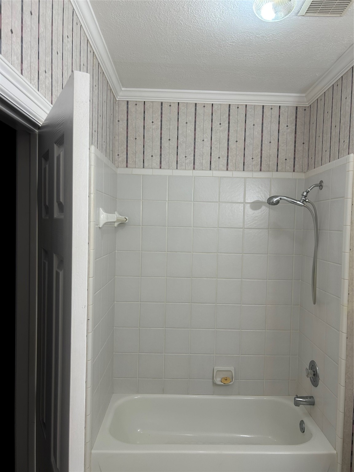 17610 West Fawn River Circle Spring, TX 77379 - Photo 7 of 15 a bathroom with a bathtub