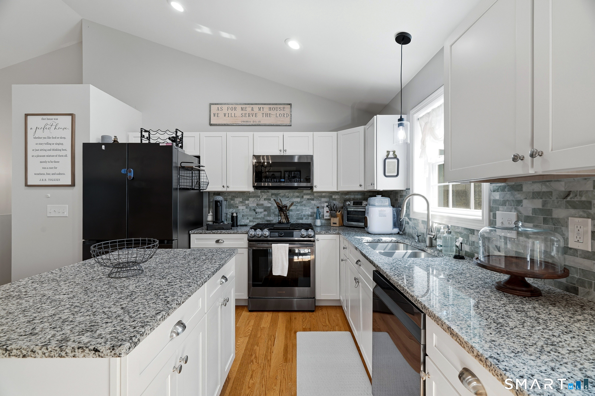 845 Old Colchester Road Montville, CT 06370 - Photo 13 of 38