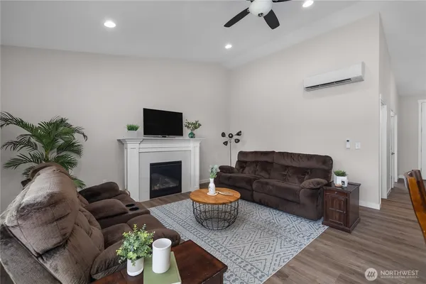 $529,000 | 903 Cody Street Southeast, Rainier, WA 98576