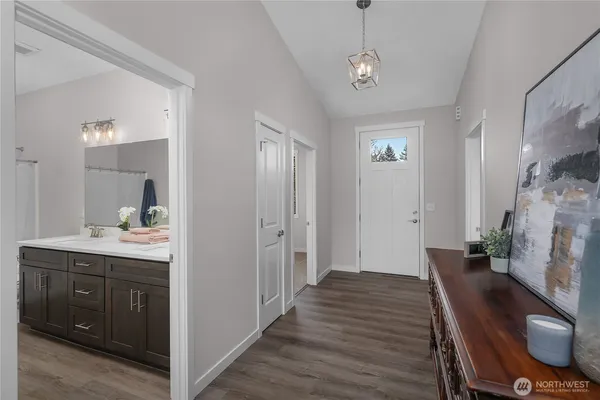 $529,000 | 903 Cody Street Southeast, Rainier, WA 98576