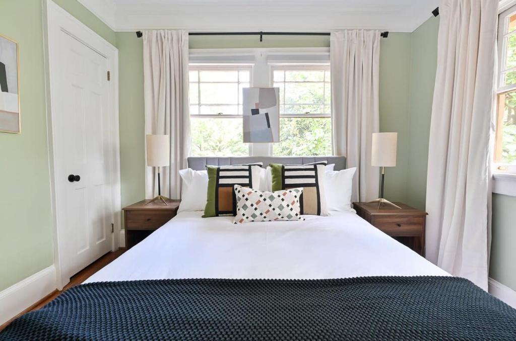 2076 Ridgedale Road Northeast Atlanta, GA 30317 - Photo 23 of 40
