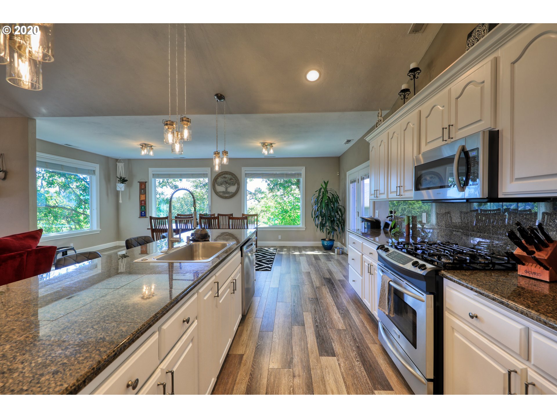 2493 Randy Lane Eugene, OR 97405 - Photo 11 of 30 Gallery Image 11