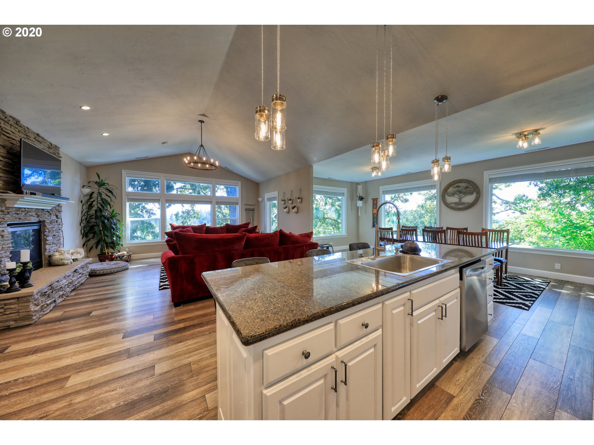 2493 Randy Lane Eugene, OR 97405 - Photo 12 of 30 Gallery Image 12