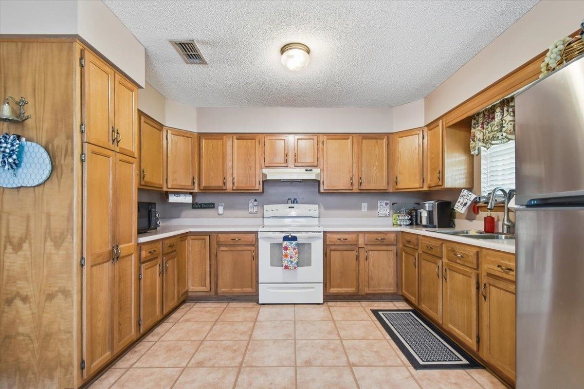 2293 Northeast Ne Cr Lee, FL 32059 - Photo 11 of 37 Gallery Image 11