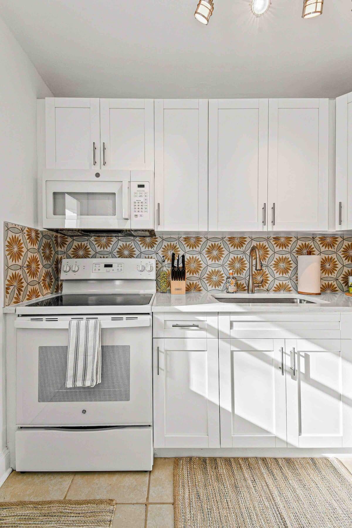 427 Conniston Road, Unit B West Palm Beach, FL 33405 - Photo 4 of 8 04129c72-d10d-411c-8d71-236e383f096e
