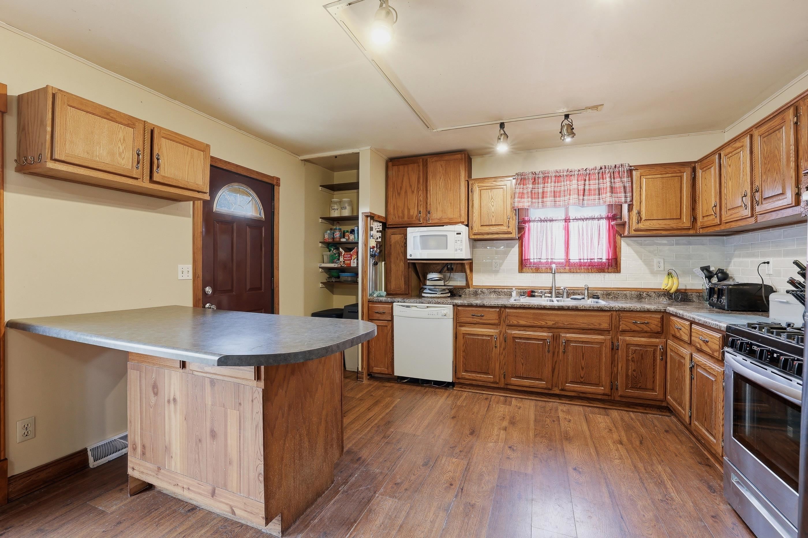 2924 Lindbergh Avenue Stevens Point, WI 54481 - Photo 11 of 39