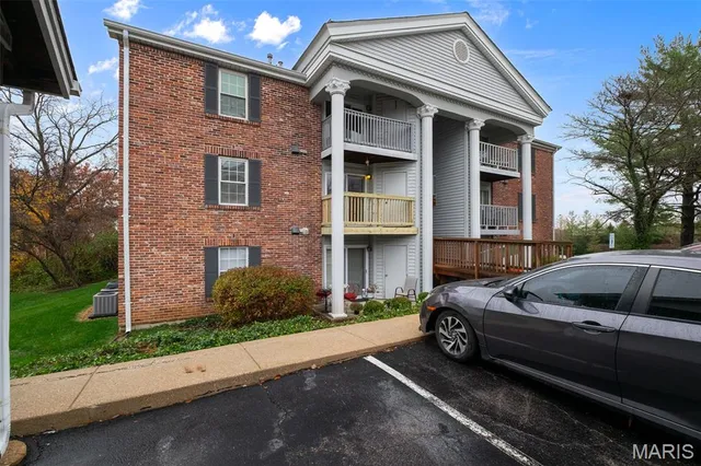 $157,500 | 7409 Triwoods Drive, Unit G, St. Louis, MO 63119