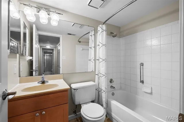 $157,500 | 7409 Triwoods Drive, Unit G, Shrewsbury, MO 63119