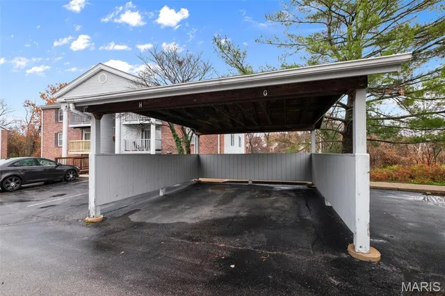 $157,500 | 7409 Triwoods Drive, Unit G, Shrewsbury, MO 63119