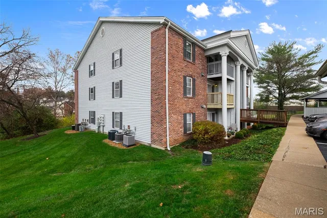 $157,500 | 7409 Triwoods Drive, Unit G, Shrewsbury, MO 63119