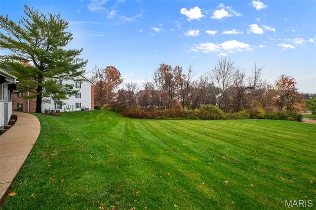 $157,500 | 7409 Triwoods Drive, Unit G, Shrewsbury, MO 63119