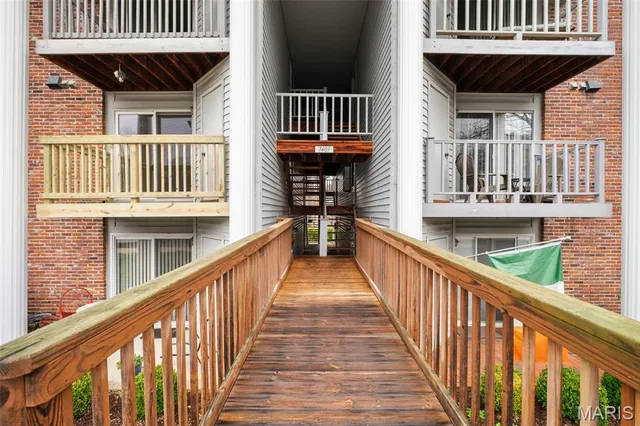 $157,500 | 7409 Triwoods Drive, Unit G, Shrewsbury, MO 63119