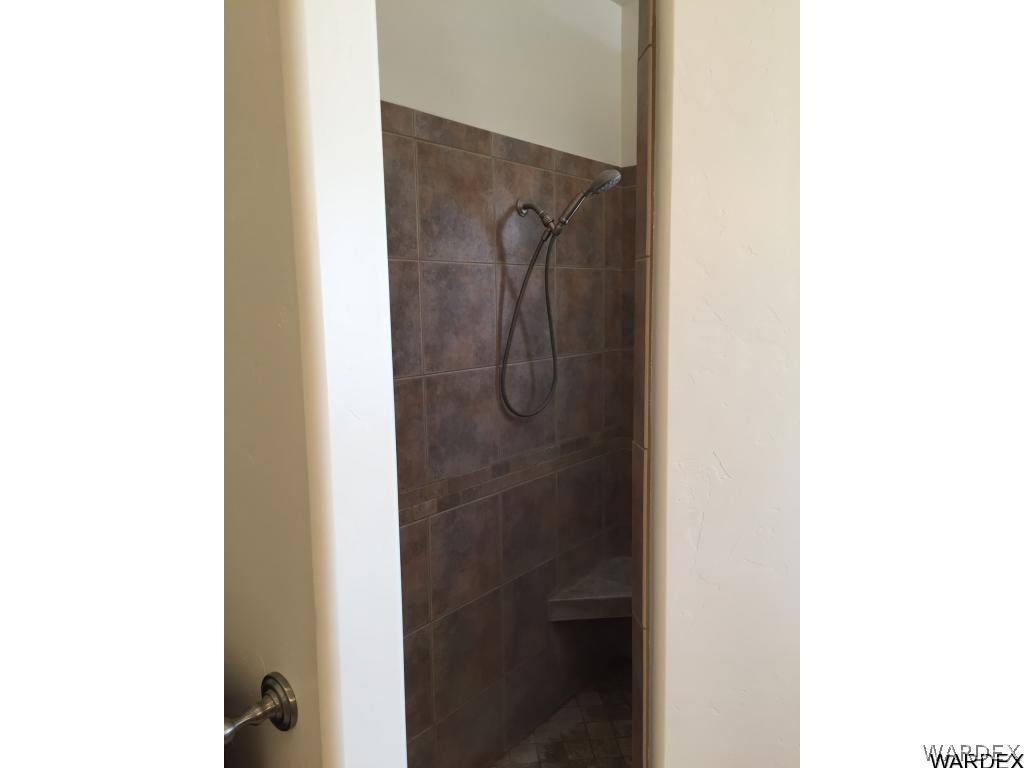 3133 West Carmichael Road Golden Valley, AZ 86413 - Photo 20 of 35 Master walkin shower