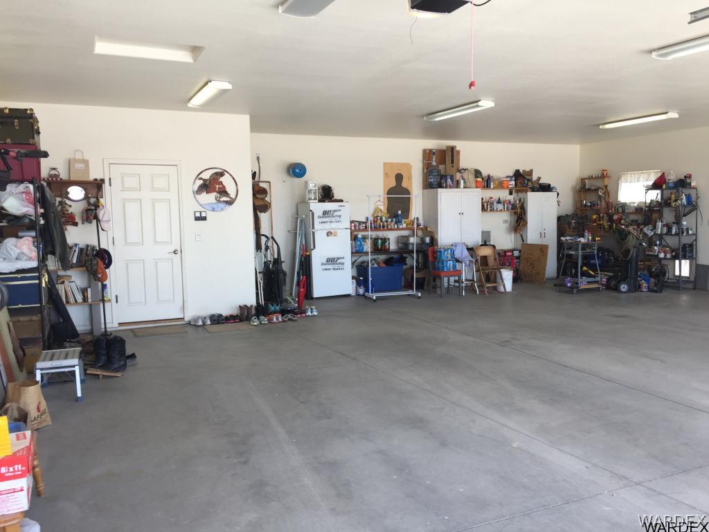 3133 West Carmichael Road Golden Valley, AZ 86413 - Photo 29 of 35 35 Deep Garage