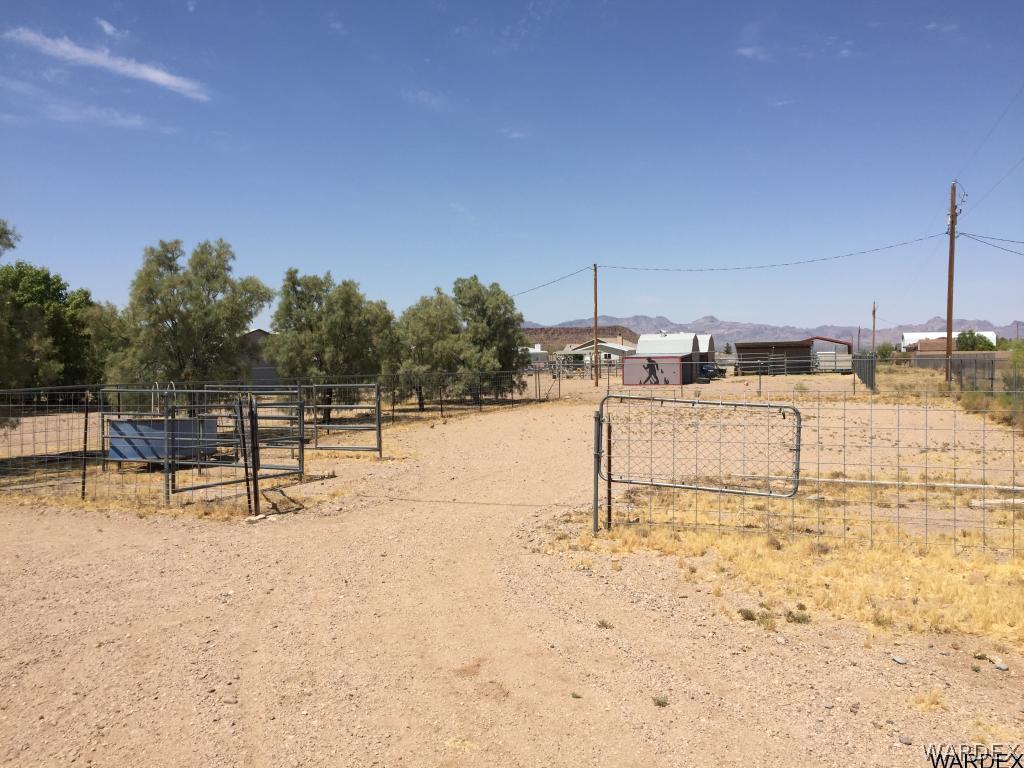 3133 West Carmichael Road Golden Valley, AZ 86413 - Photo 35 of 35 Corral Area