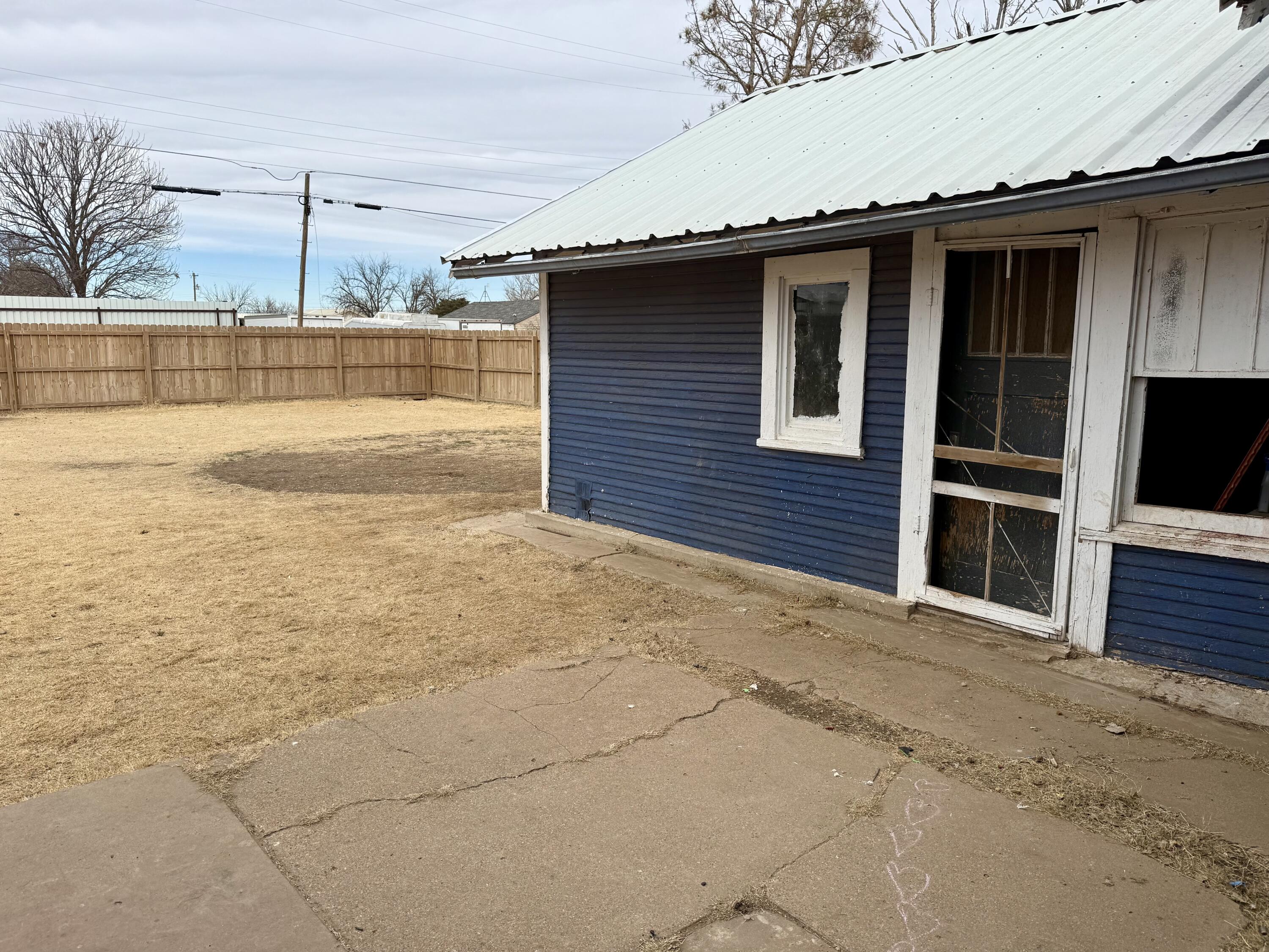 211 Watts Avenue Ralls, TX 79357 - Photo 13 of 16 IMG_3228