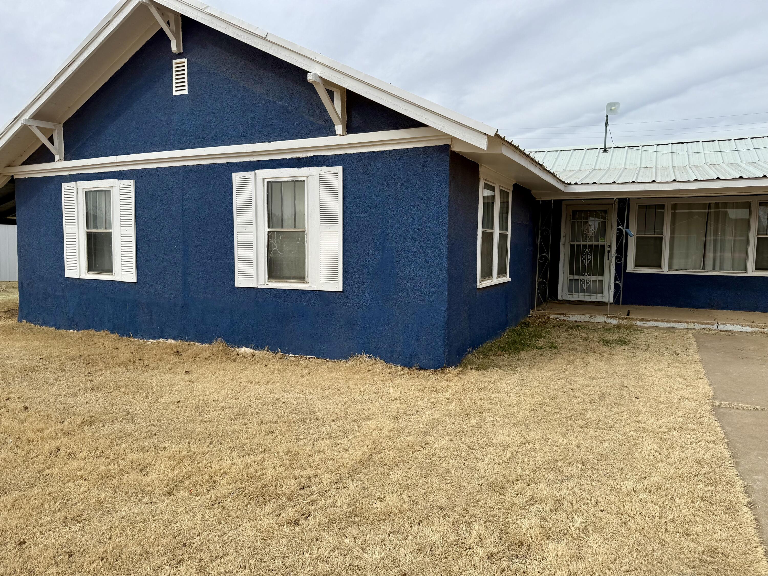 211 Watts Avenue Ralls, TX 79357 - Photo 2 of 16 IMG_3216