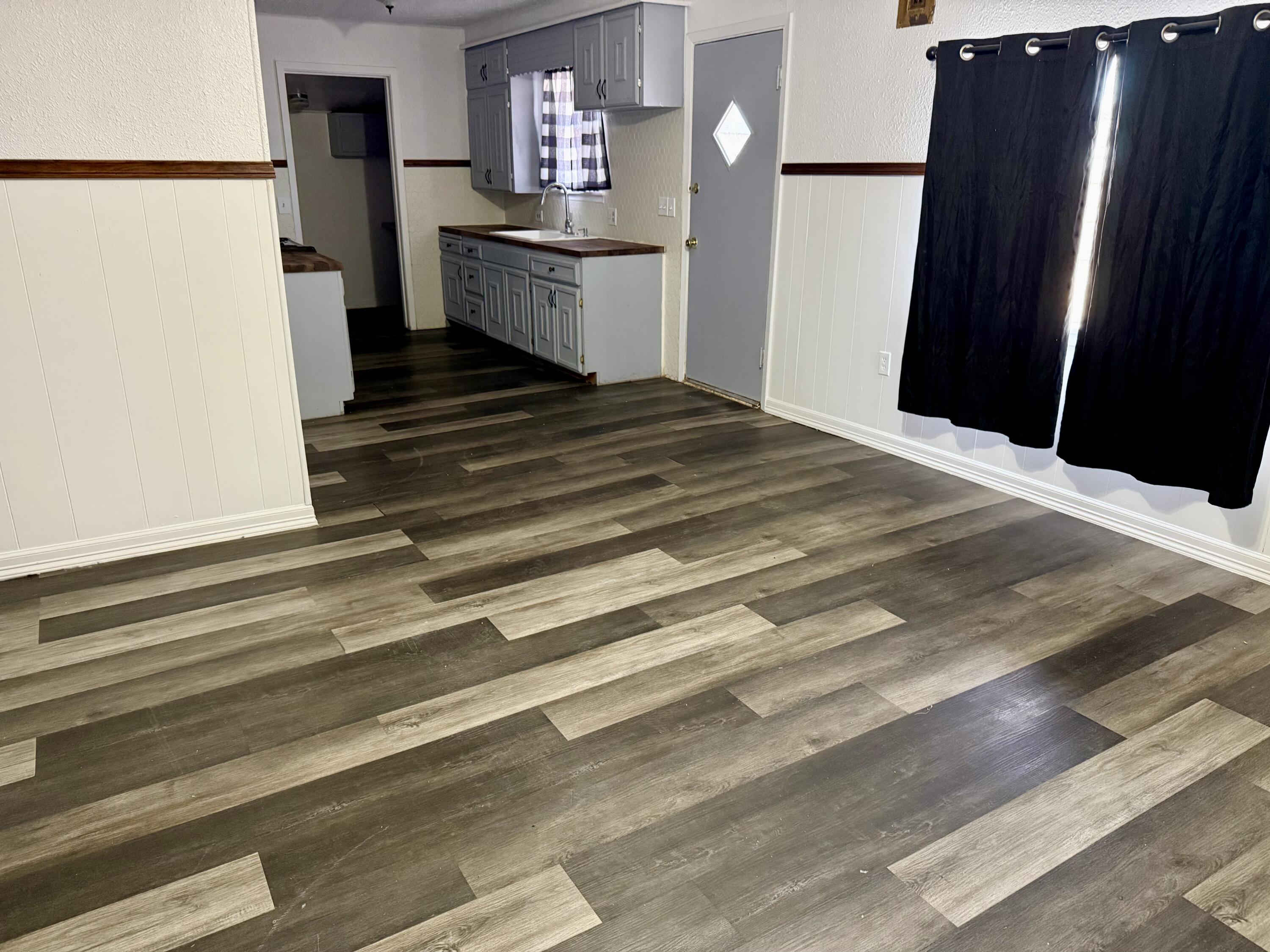 211 Watts Avenue Ralls, TX 79357 - Photo 3 of 16 IMG_3217