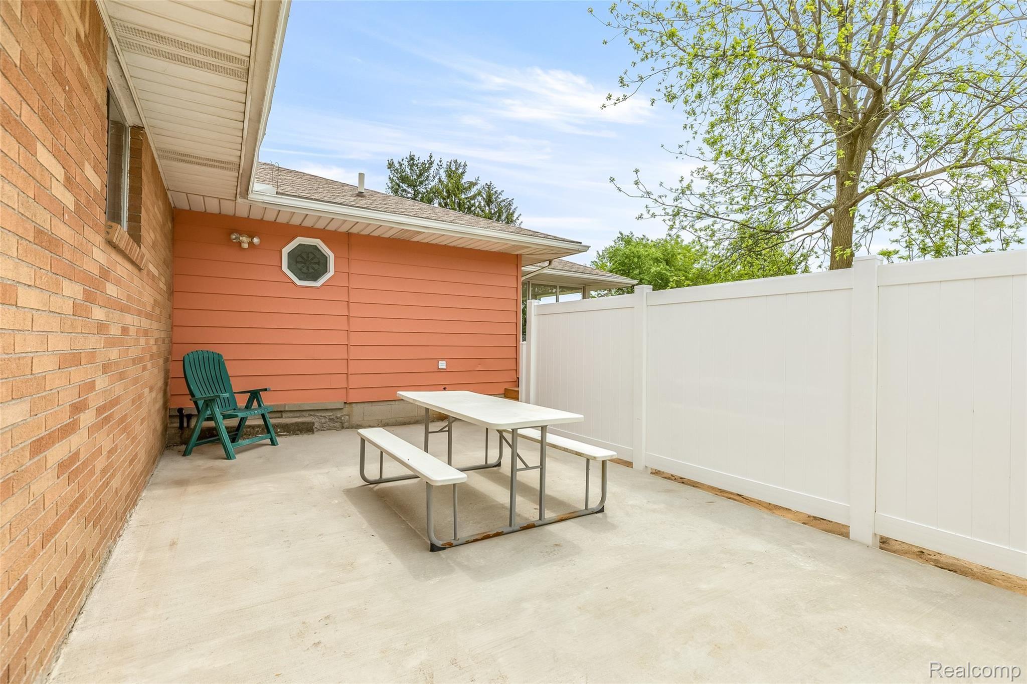 2475 Rauch Road Temperance, MI 48182 - Photo 9 of 46 8.Patio
