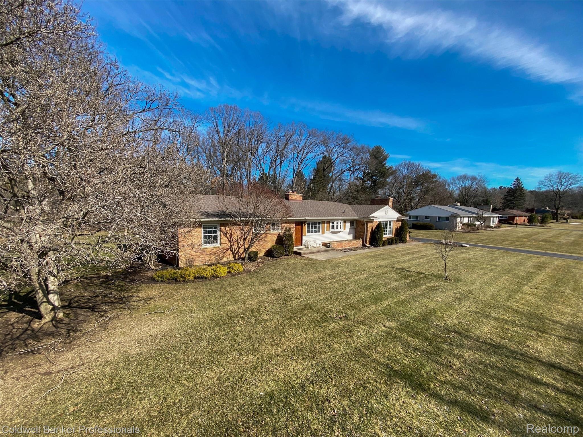 951 North Reading Road Bloomfield Hills, MI 48304 - Photo 5 of 29 Front Exterior side view.jpg