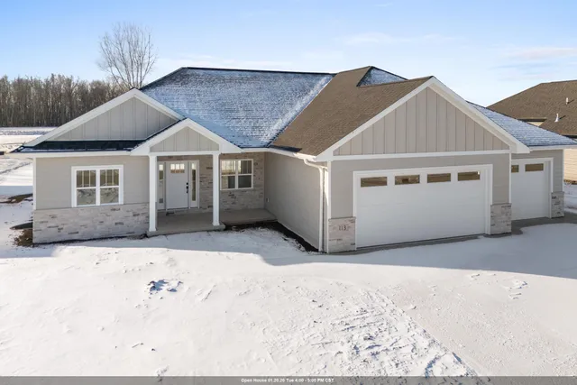 $679,900 | 113 Beckerae Court, Wrightstown, WI 54180