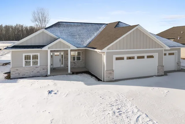 $679,900 | 113 Beckerae Court, Wrightstown, WI 54180