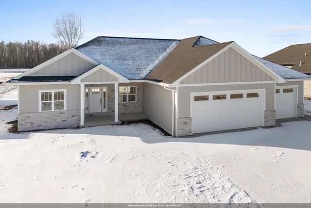 $679,900 | 113 Beckerae Court, Wrightstown, WI 54180