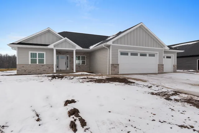 $679,900 | 113 Beckerae Court, Wrightstown, WI 54180