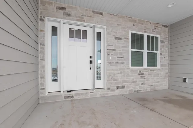 $679,900 | 113 Beckerae Court, Wrightstown, WI 54180