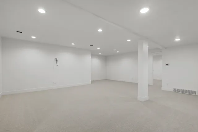 $679,900 | 113 Beckerae Court, Wrightstown, WI 54180