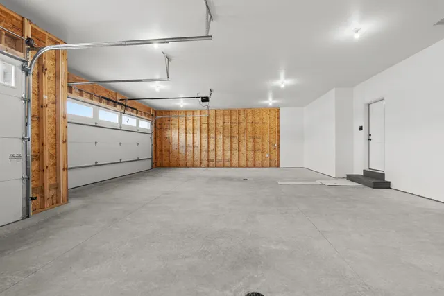 $679,900 | 113 Beckerae Court, Wrightstown, WI 54180