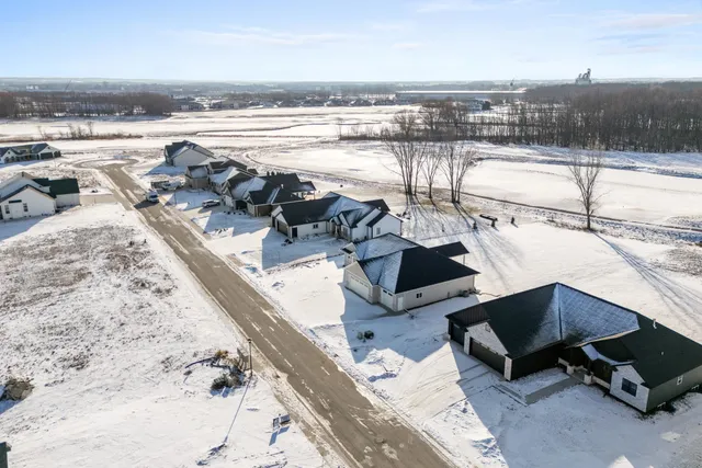 $679,900 | 113 Beckerae Court, Wrightstown, WI 54180