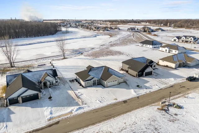 $679,900 | 113 Beckerae Court, Wrightstown, WI 54180