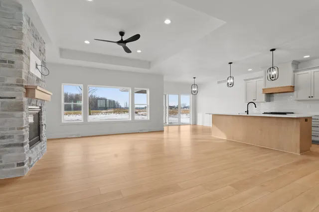 $679,900 | 113 Beckerae Court, Wrightstown, WI 54180