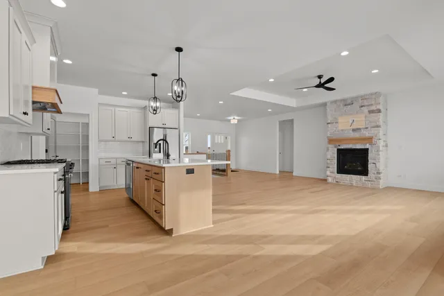 $679,900 | 113 Beckerae Court, Wrightstown, WI 54180