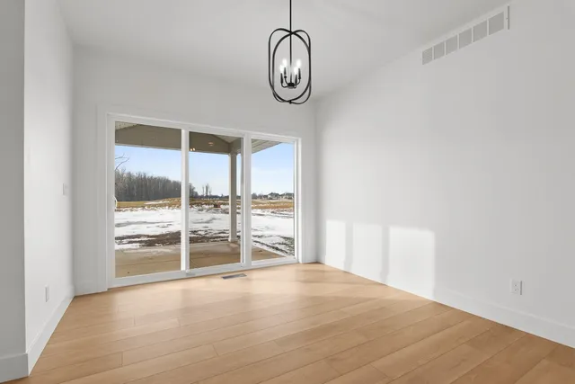 $679,900 | 113 Beckerae Court, Wrightstown, WI 54180