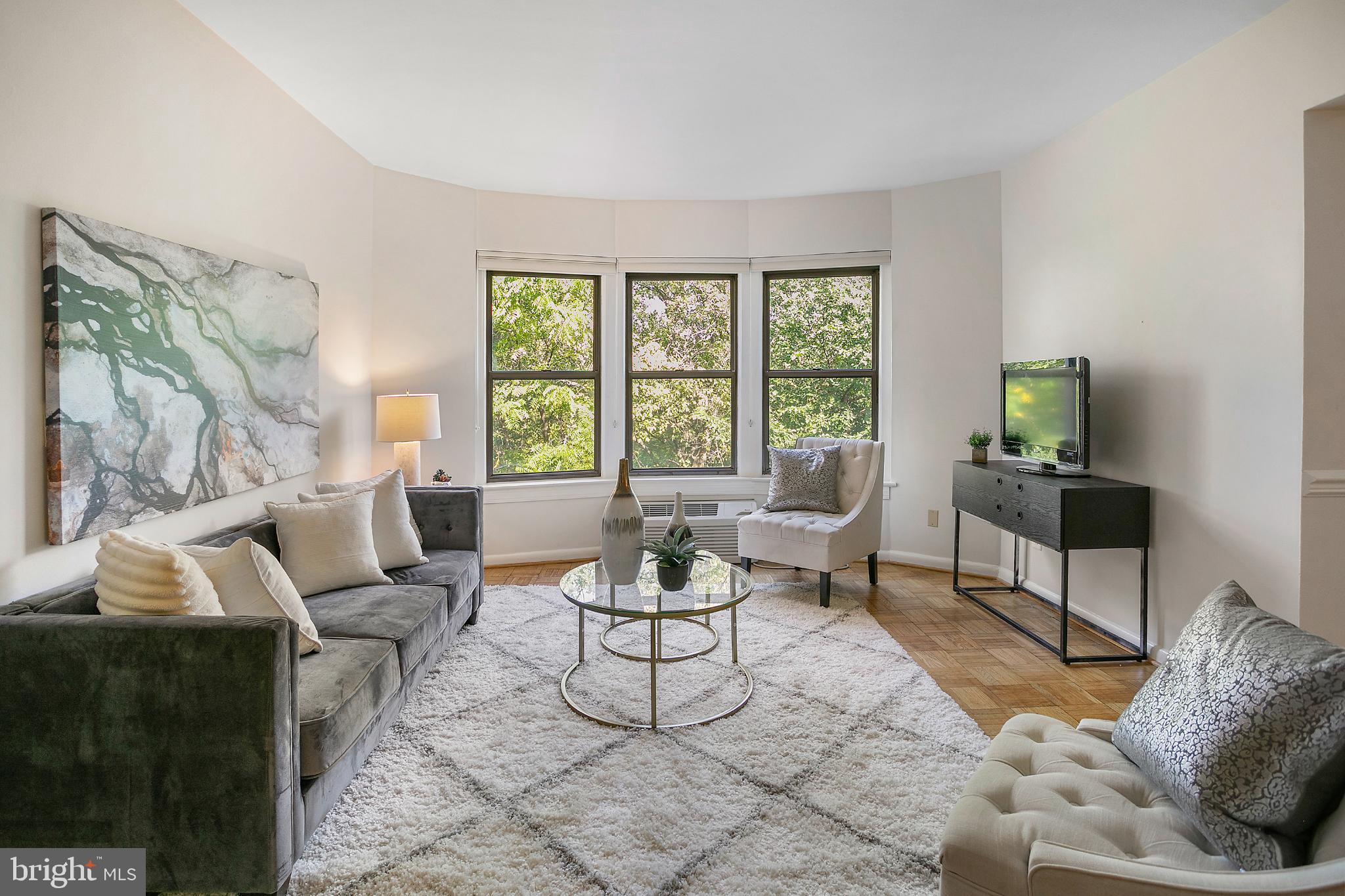 Bright Living Space w/ Nature Views