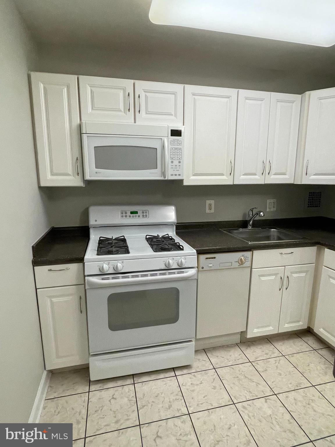 2401 H Street Northwest, Unit 712 Washington, DC 20037 - Photo 7 of 13