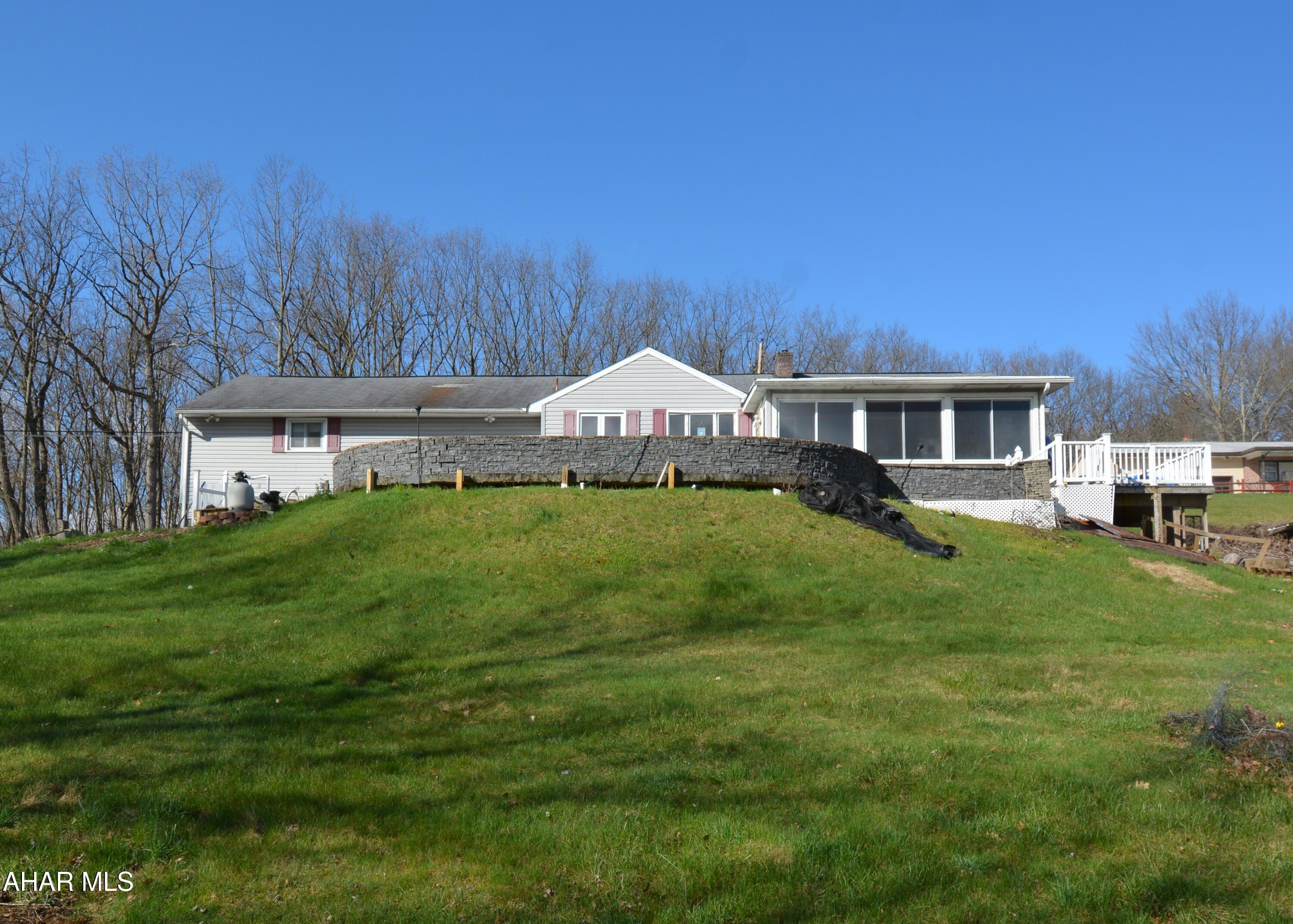 875 Davis Road Altoona, PA 16601 - Photo 1 of 33