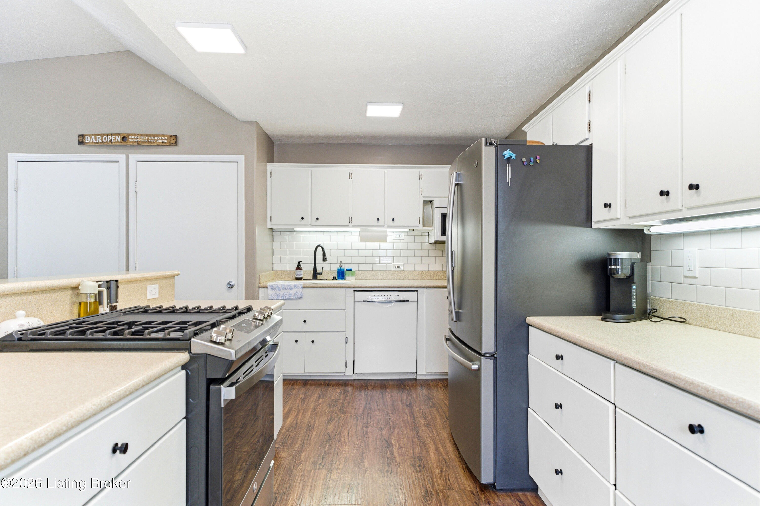 3112 Plover Road Louisville, KY 40213 - Photo 9 of 31 Kitchen