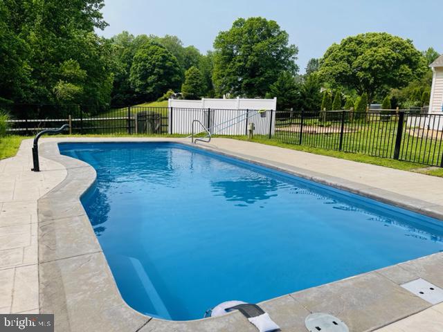 9339 Indiantown Road King George, VA 22485 - Photo 14 of 64 Saltwater Inground Pool