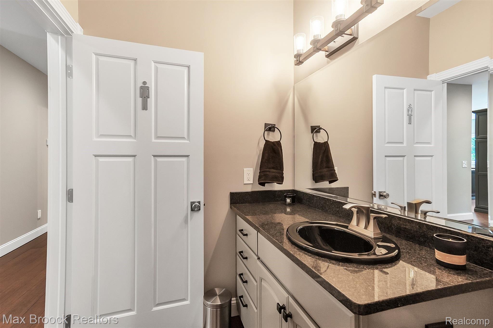 6765 Ridgewood Road Clarkston, MI 48346 - Photo 24 of 92 021-6765-Ridgewood-Rd-WindowStill-Re.jpg