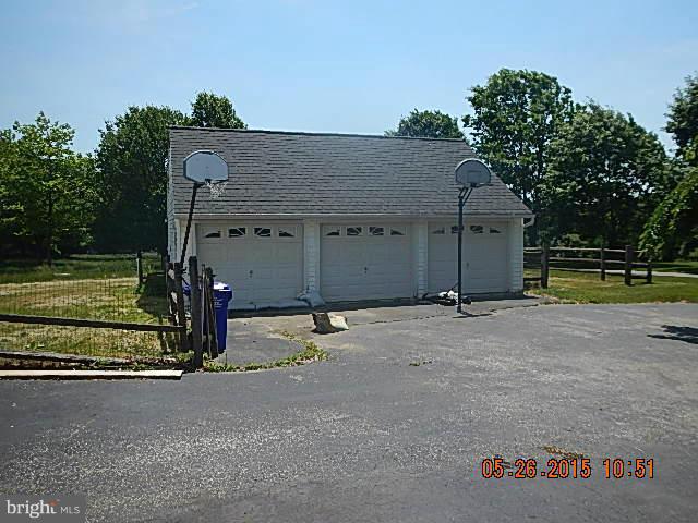 9636 Huntmaster Road Gaithersburg, MD 20882 - Photo 14 of 17 Detached 3 car garage