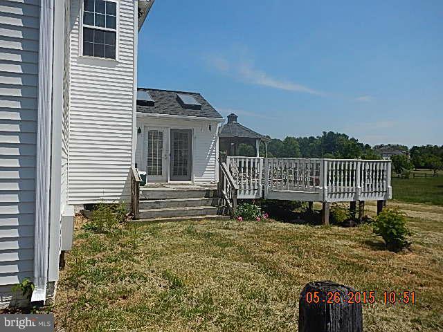 9636 Huntmaster Road Gaithersburg, MD 20882 - Photo 15 of 17 Exterior (Rear)
