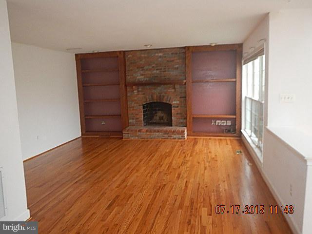 9636 Huntmaster Road Gaithersburg, MD 20882 - Photo 7 of 17 Living Room