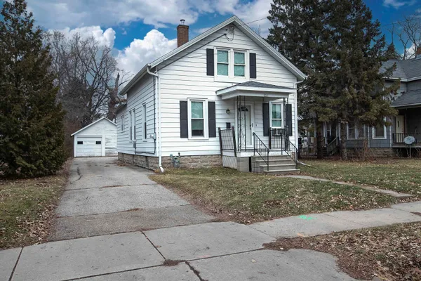$199,900 | 858 Vine Avenue, Oshkosh, WI 54901