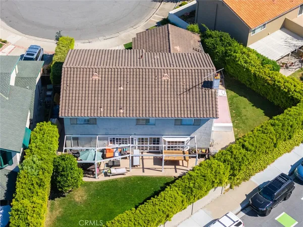 $1,949,000 | 9512 Hightide Drive, Huntington Beach, CA 92646