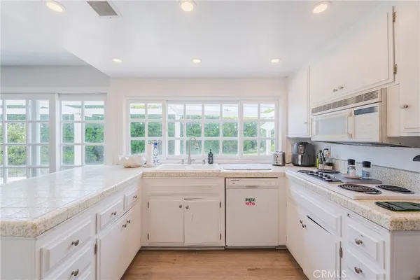 $1,949,000 | 9512 Hightide Drive, Huntington Beach, CA 92646