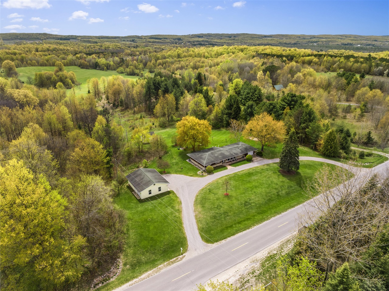 6039 Mick Road Benzonia, MI 49616 - Photo 19 of 62