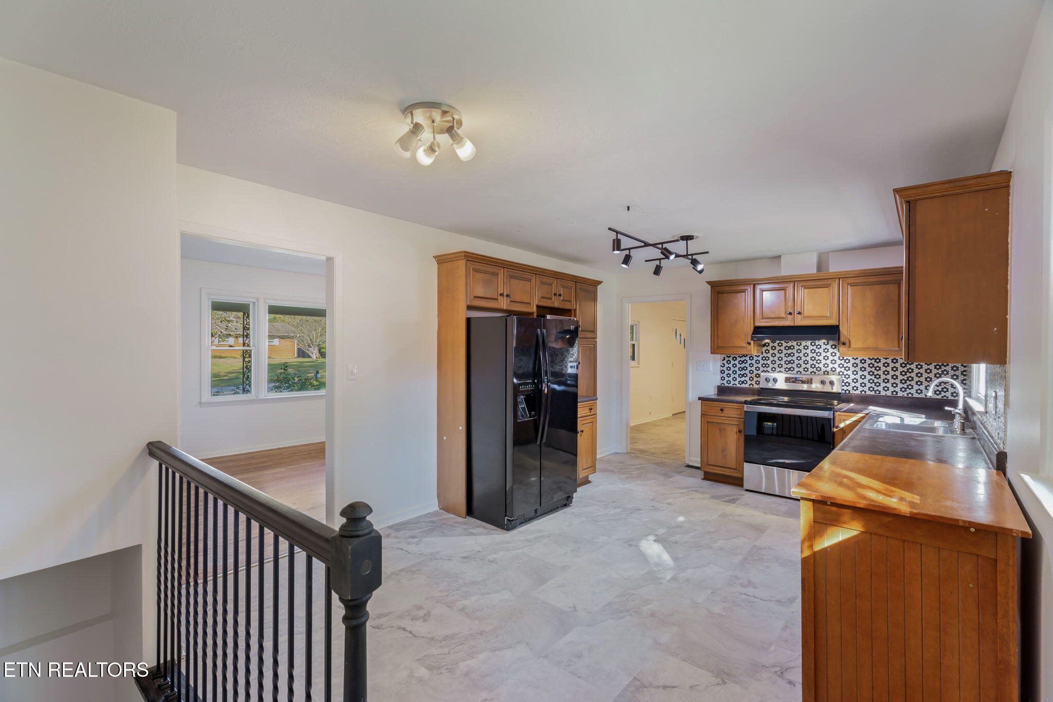 6624 Candy Lane Knoxville, TN 37920 - Photo 13 of 48 16-web-or-mls-6624 Candy Lane-17